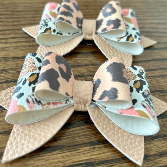 SOLD•Shoe Clips - Picture 2 of 3